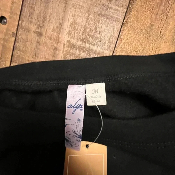 ~Alta~ Dress - Medium - Picture 6 of 9